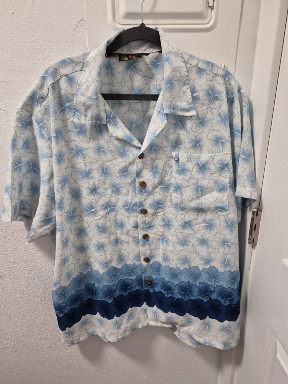Roundy Bay Hawaiian Shirt L Blue & White Floral Print Button-Up Short Sleeve
